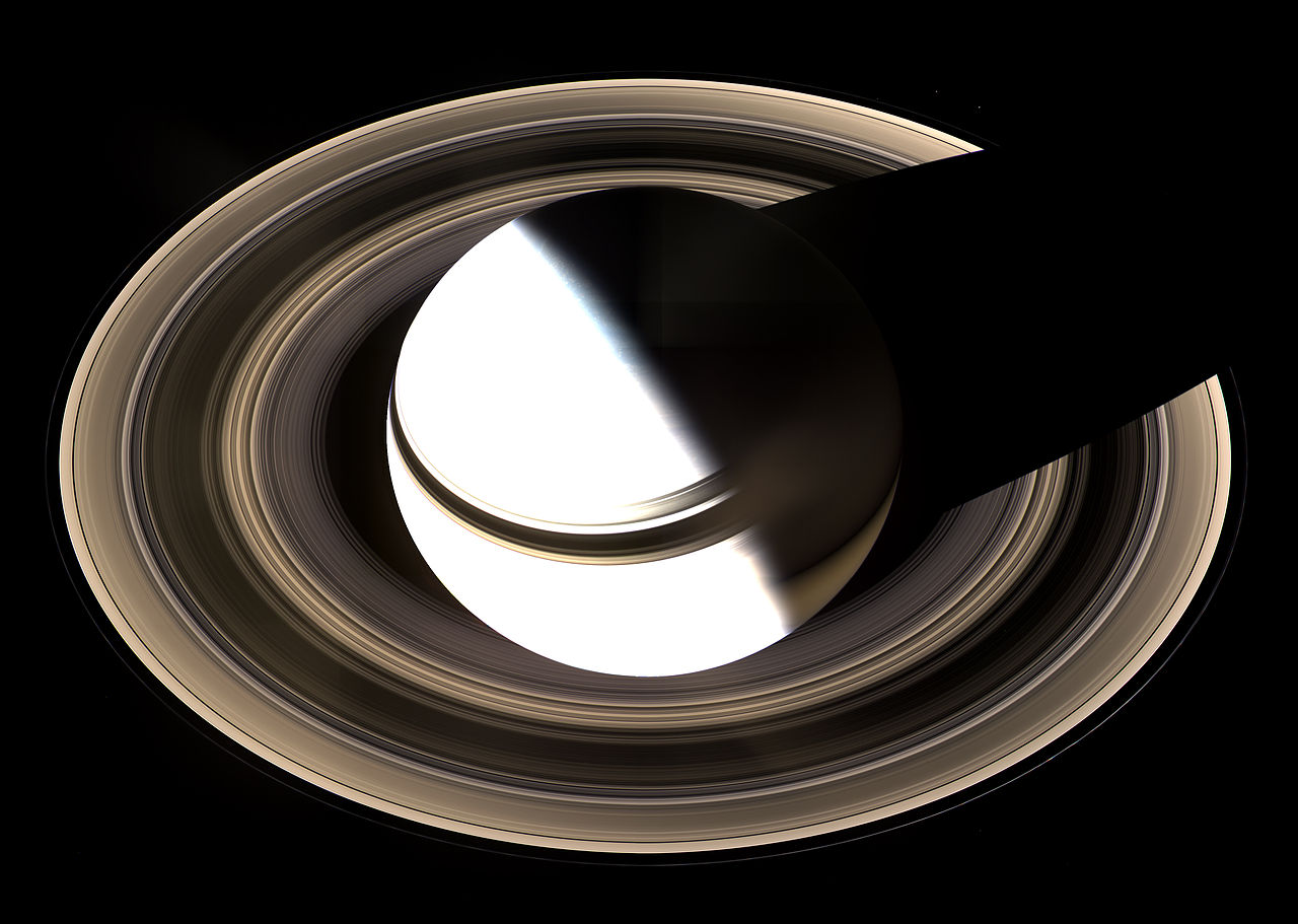 探査機カッシーニが2007年に撮影した土星の環 wikipedia