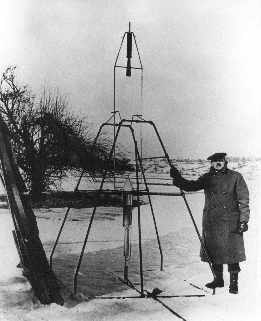 ロバート・ゴダードと彼が開発した最初の液体燃料ロケット wikipedia