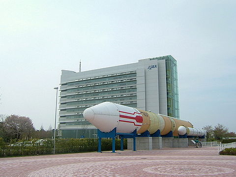 H-IIロケットと総合開発推進棟（本部棟） wikipedia