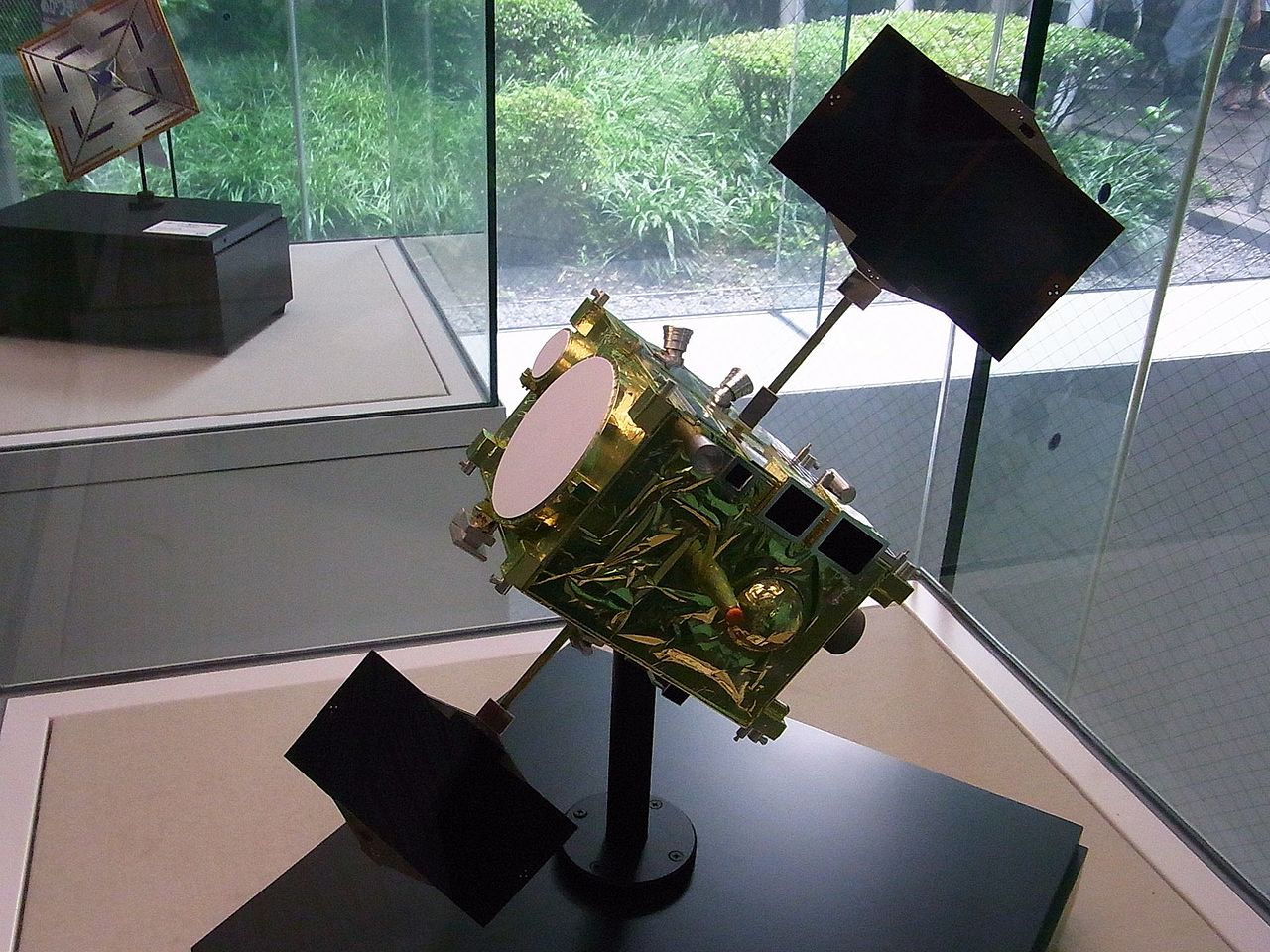 相模原市立博物館に展示されたあかつき (探査機)の模型 wikipedia